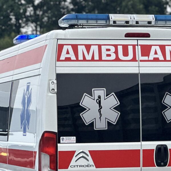 POVREĐENO OSAM OSOBA! Žestok sudar autobusa i kombija u Nišu