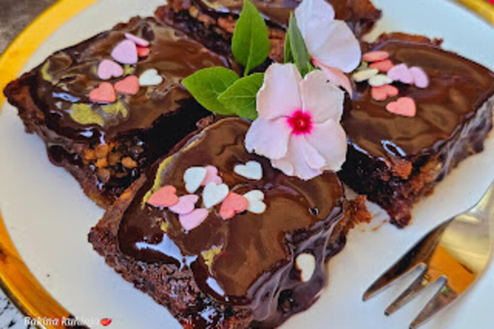 Najmedenije medeno srce po bakinom receptu: Omiljen kolač se topi u ustima - božanstven ukus za svaku priliku