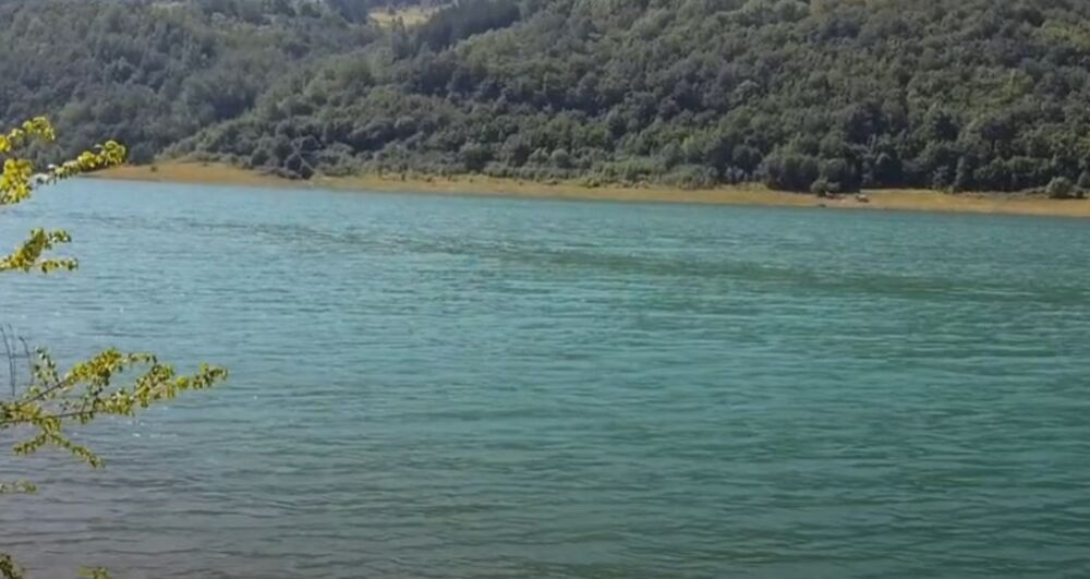 Adarkul Zavojsko jezero ima najlepšu tirkiznu boju i više
