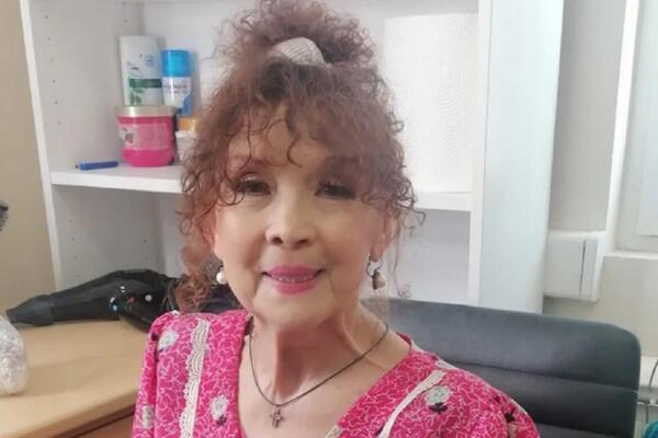 NA DOJCI UGLEDALA OGREBOTINU, A ONDA OTKRILA DA IMA OPAKU BOLEST: Poznata glumica saznala za najteži oblik raka