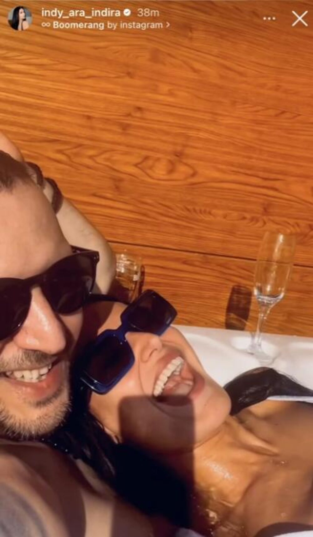 Objava Indi Aradinović iz đakuzija