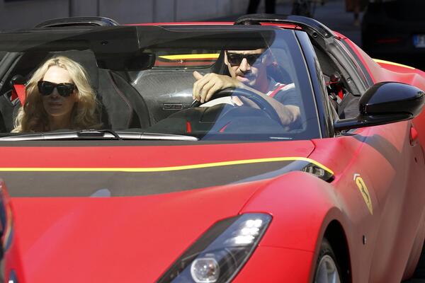 "SVAKO KO MISLI DRUGAČIJE IMA PROBLEM U KREVETU": Zlatan Ibrahimović otkriva sočne detalje iz svog bračnog života