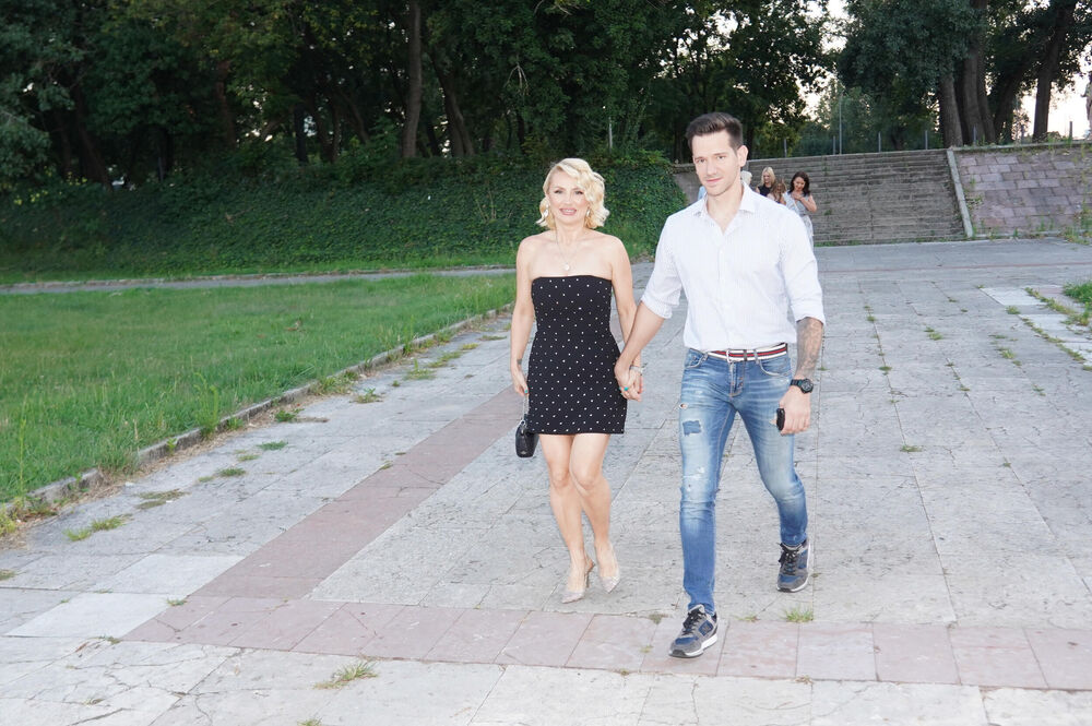 "BILA JE SA OŽENJENIM ČOVEKOM!" RAZOTKRIVENA NOVA ESTRADNA AFERA? Spavala sa mafijašem čijeg OCA su UBILI