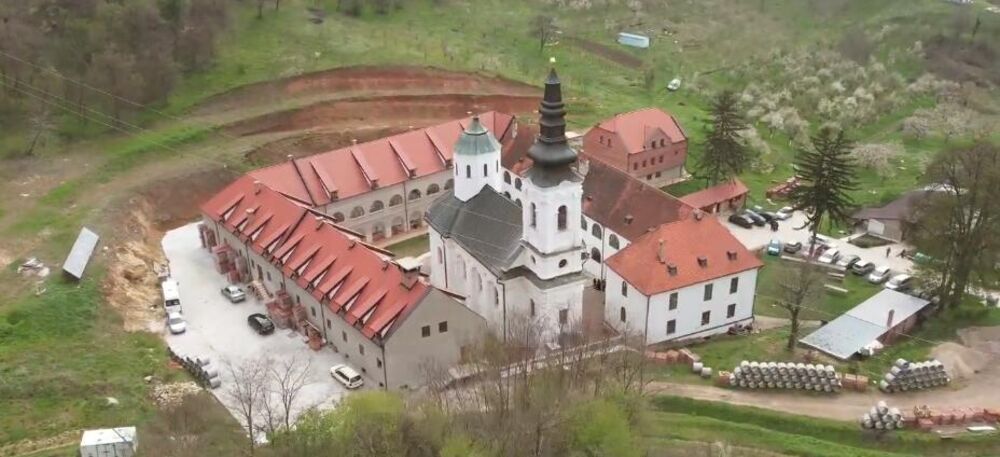 Manastir Kuveždin