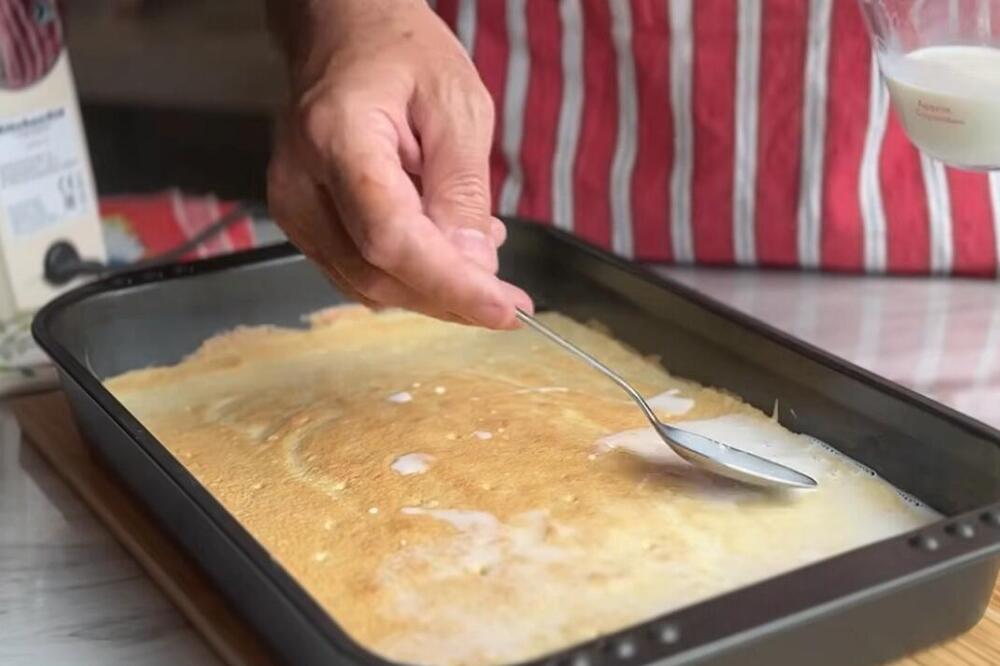 Kolač "4 čaše" je najlepša poslastica: Sastojke izmešajte, sipajte u pleh i dok trepnete gotov je