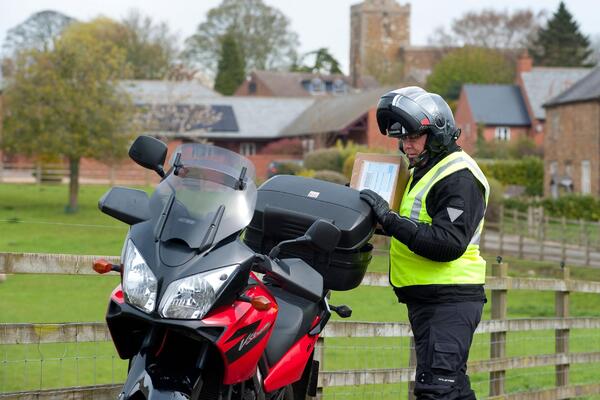 SRBI, PAZITE SE DOSTAVLJAČA I OVE FORE! Račun bio sumnjivo visok, a onda je SKONTALA BIZARNU PREVARU -PAKLENJAK!