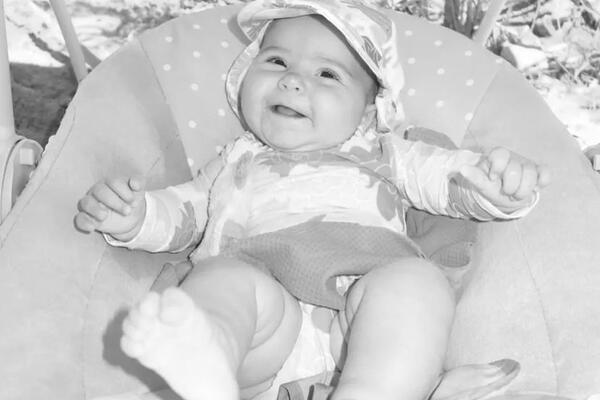 Porodica četvoromesečne bebe koja je umrla od toplotnog udara slomljena! Sestra malene nije ni svesna da je nema