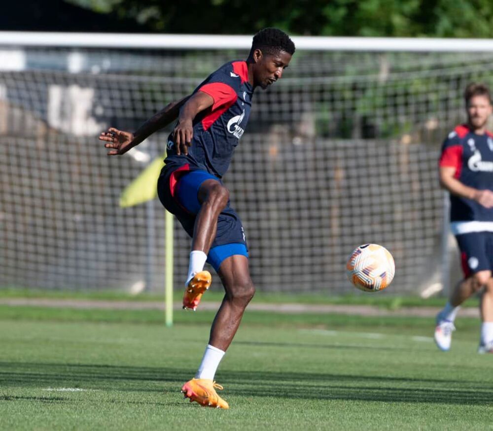 Piter Olajinka na treningu Crvene zvezde u Rusiji