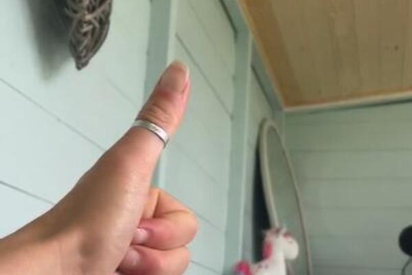 UŠLA U ZAPUŠTENU ŠUPU I REŠILA DA ŽIVI TU: Kada vidite kako izgleda šokiraćete se