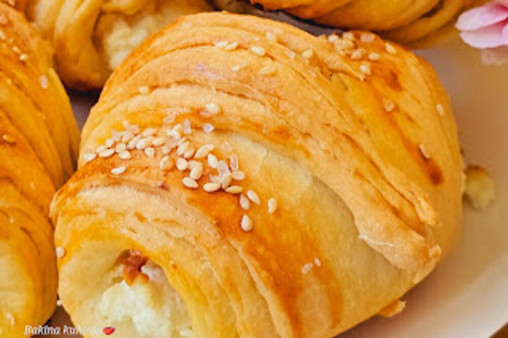 Kada probate starinski sastojak ulje vam više neće pasti na pamet: Kiflice će biti danima sveže, majstorski trik