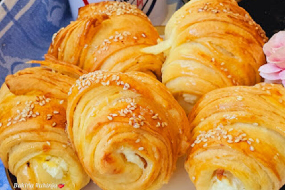 Brze i mekane kiflice za koje ne čekate da testo naraste: Jedan pleh biće vam malo, tope se u ustima