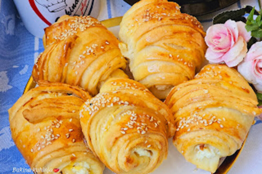 Trikovi za mekane kiflice sa zlatnom koricom: Jedan pleh biće malo, tamaniće ih i deca i odrasli, ovo je ključno