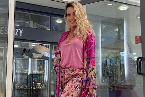 Žena Ralfa Šumahera koji je priznao da je homoseksualac dere pare na erotskoj platformi: Zarađuje brda radeći ovo