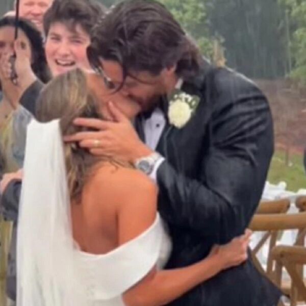 NASRED VENČANJA KRENULA KIŠA DA PLJUŠTI: On je zgrabio kao u španskoj sapunici, haos oko njih, a oni krenuli da...