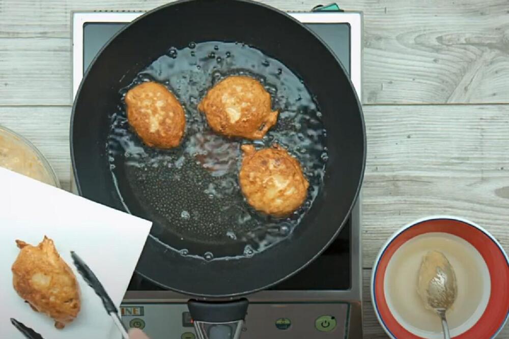 SRPKINJE, OVO NISTE ZNALE! Kako da testo ne upije ni kap ulja? Probajte TRIK i UŠTIPCI će biti kao DIJETALNI