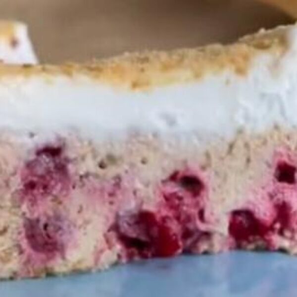 Najkremastija poslastica kojoj nijedna druga nije ravna: Torta plazma-malina osvaja na prvi zalogaj