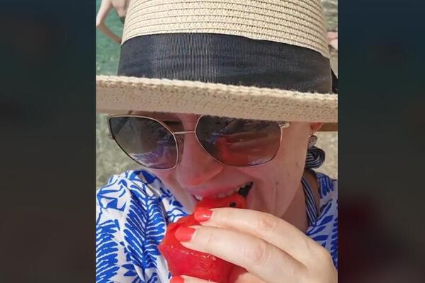 Srbi na aparatima: Hrvatica pokazala hranu koju je ponela na more i izazvala smehotres umesto paradajza i paštete..