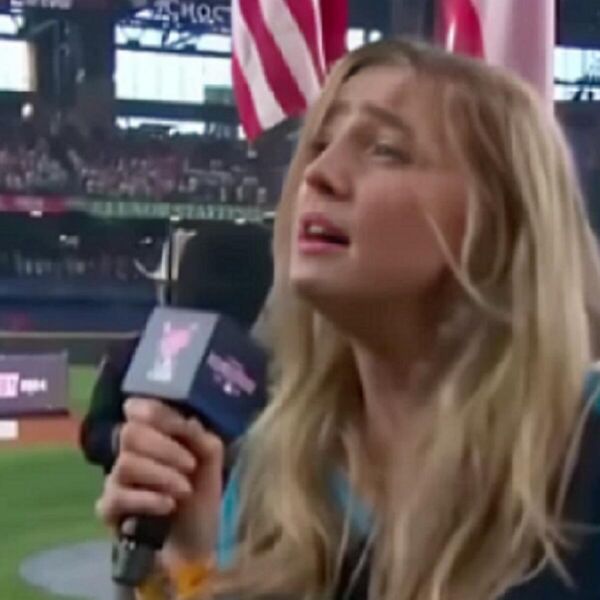 "Mortus pijana izašla na stadion i otpevala himnu": Jezivi nastup obišao planetu, a onda se oglasila i pevačica