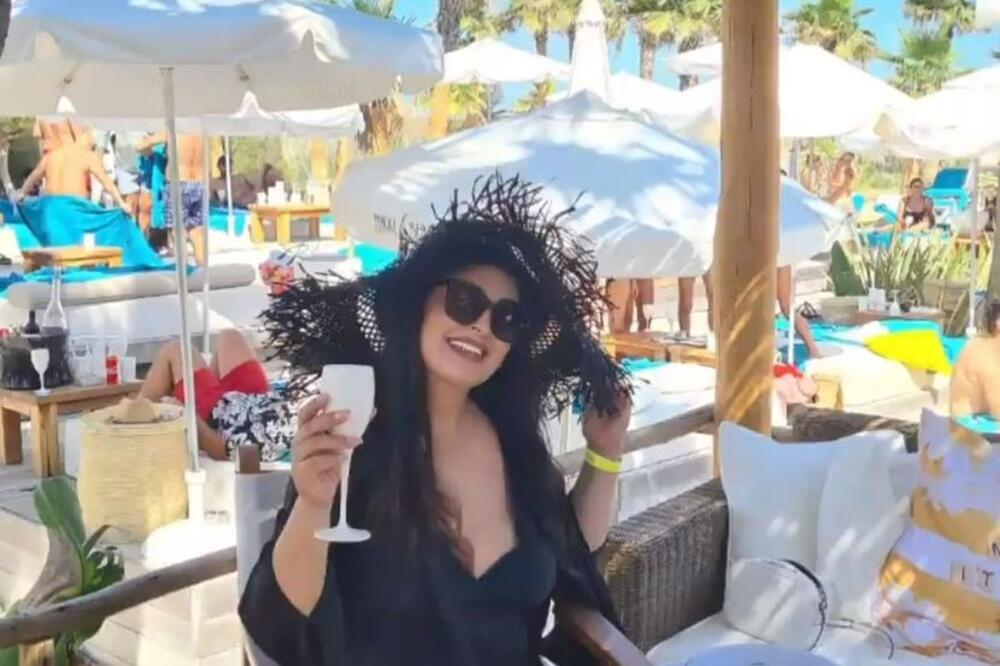 Oko nje sve od suvog zlata, čak i kašike! Dragana Mirković uživa u luksuzu kakvog nema ni na filmu, ludilo mozga!