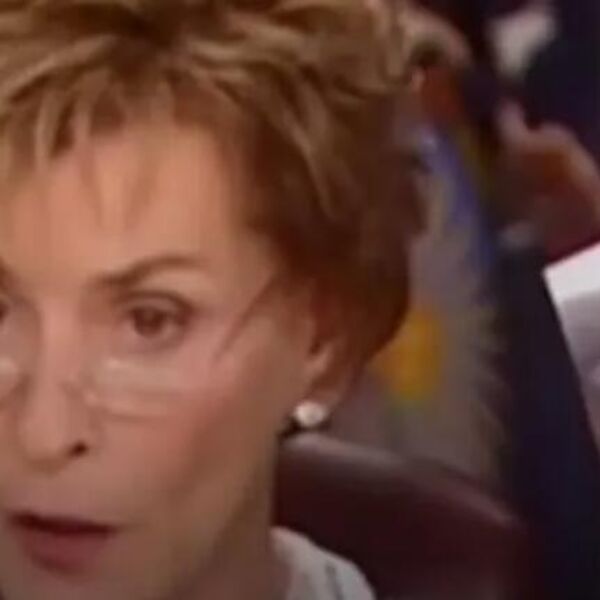 Muž i žena na sud doveli psa: Zbog poteza sudije o ovome svi pričaju, pustila ga da sam izabere (VIDEO)