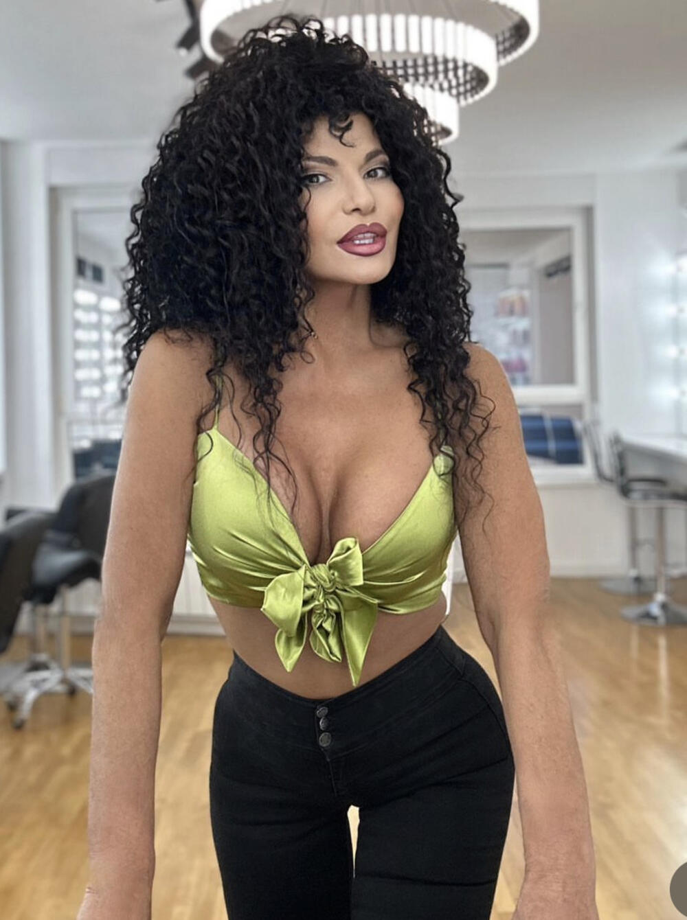 NAJVRELIJA CRNKA SLUČAJNO UGASILA FILTERE! Evo kako izgleda Lidija Vukićević, lice u prvom planu, korigovala je...