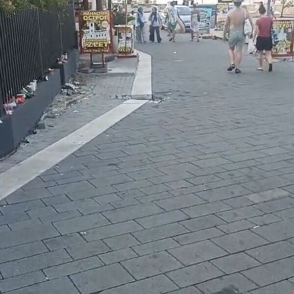 Poražavajući prizor u Sutomoru! Zbog ovoga na ulicama, zgroženi turisti kipte od besa (VIDEO)