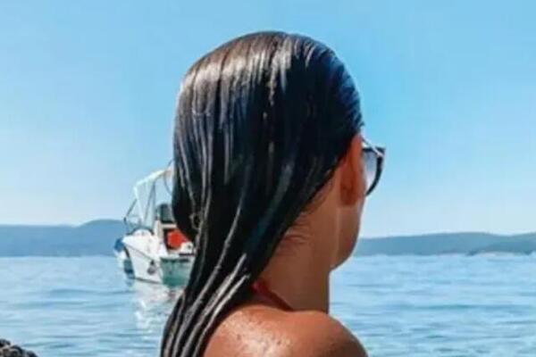 Nju nazivaju hrvatskom Kim Kardašijan: Vrela je da vrelija ne može biti, obline kipe na sve strane (FOTO)