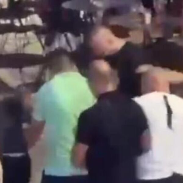 Oborili muškarca na zemlju, pa ga pretukli nasred ulice: Brutalna makljaža u Ulcinju, sevale pesnice! (VIDEO)