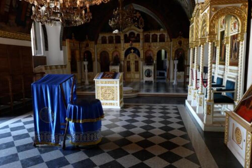 Da li se Srbi više okreću veri kako stare? Teolog kaže da to ima veze sa SVEŠĆU O SMRTI, evo i zašto