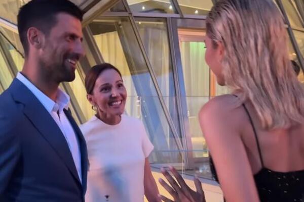 SRBI BRUJALI O NJOJ ZBOG ĐOKOVIĆA, A SAD DA JE VIDE... U šok haljini koju je već nosila KOLEGINICA - koja je bolja?