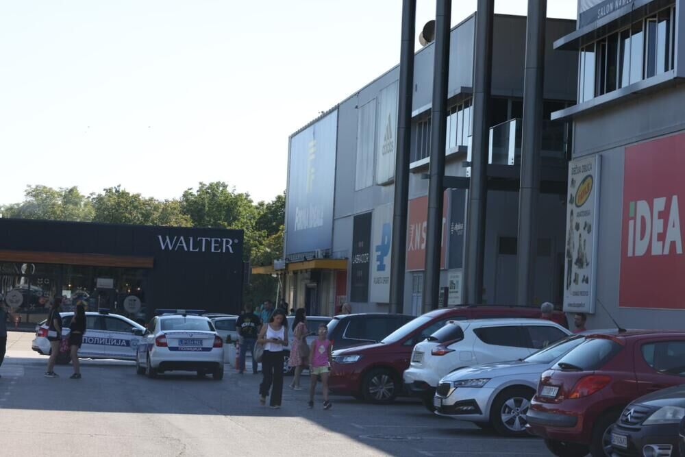 Galenika, Direktor, Tržni centar