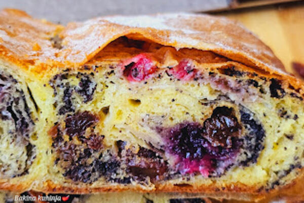 Pravo čudo na tanjiru: Svi će vam tražiti još jedno parče, pita sa makom i pekmezom odlična je za svaku priliku