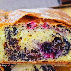 Pravo čudo na tanjiru: Svi će vam tražiti još jedno parče, pita sa makom i pekmezom odlična je za svaku priliku