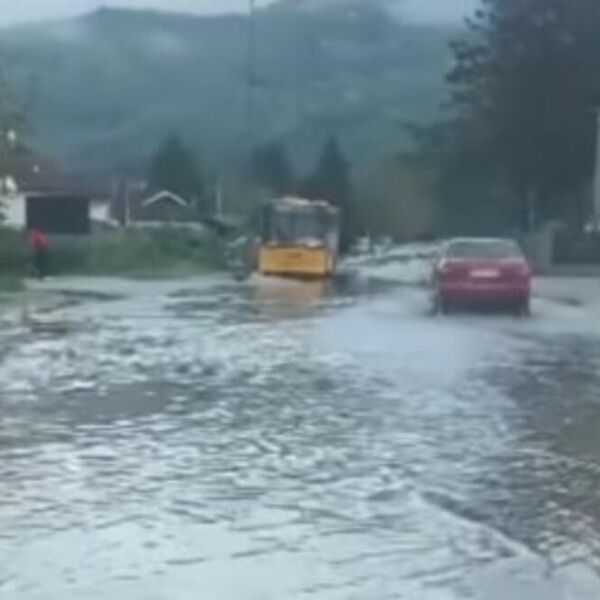 Snažno nevreme pogodilo Sloveniju: Potop na ulicama, lavina zatrpala muškarca, izdato upozorenje