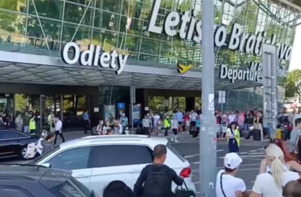 Aerodrom u Bratislavi, Aerodrom, Bratislava