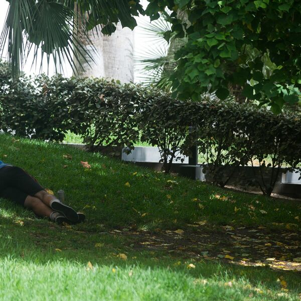 Najjači vic koji tera suze na oči kad god se pročita: Sede dva Crnogorca u debeloj hladovini...