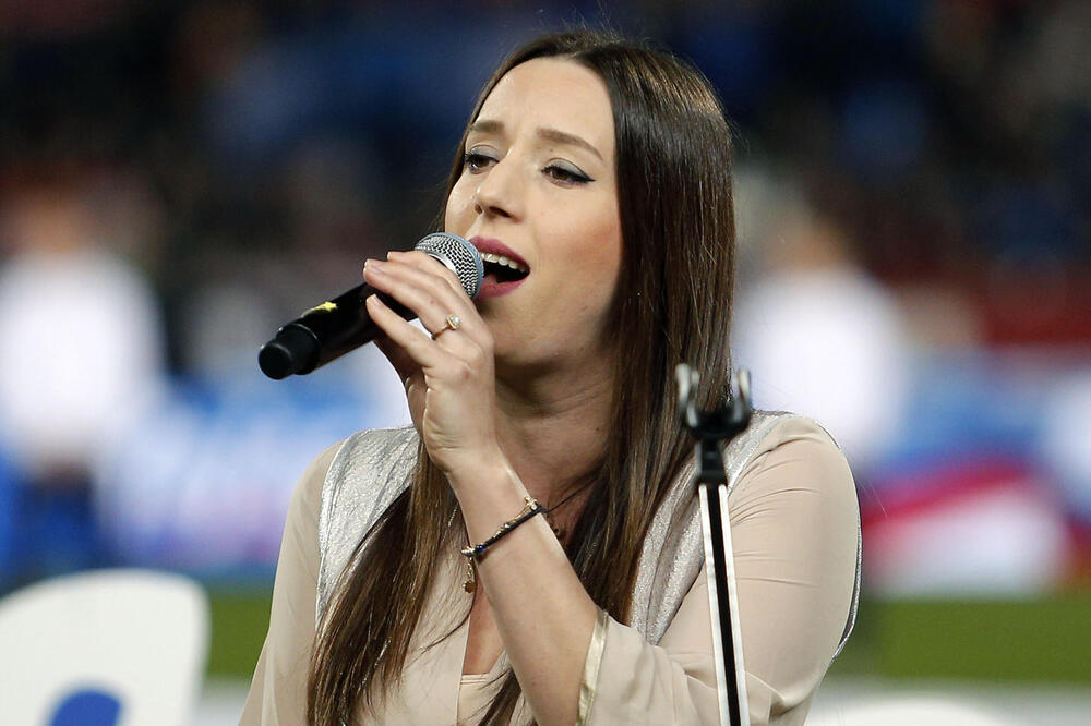 Ova žena je majke Danice Crnogorčević: Ovaj prizor raznežiće mnoge, pevačica objavila predivnu fotografiju