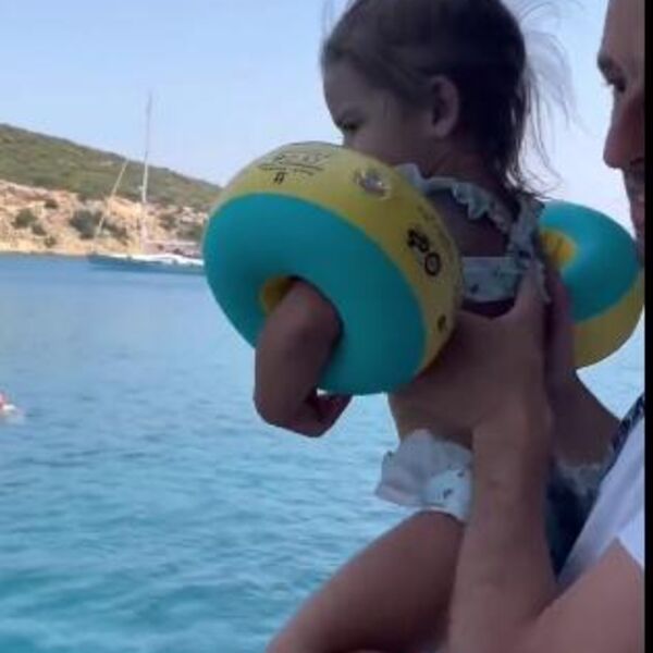 Otac bacio ćerku u more iako ne zna da pliva, zbog onog što je usledilo srce sišlo u pete: Snimak za najhrabrije