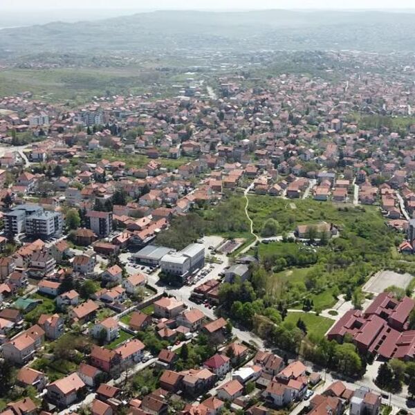 "Jedan običan dan u Kaluđerici": Na ulici opšti haos, sve snimljeno! (VIDEO)