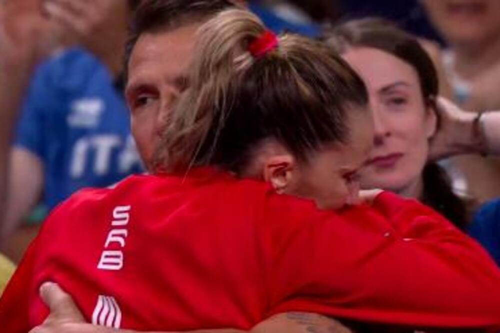 Najtužnija slika sa Olimpijskih igara: Maja Ognjenović jecala u zagrljaju Dače Ikodinovića!