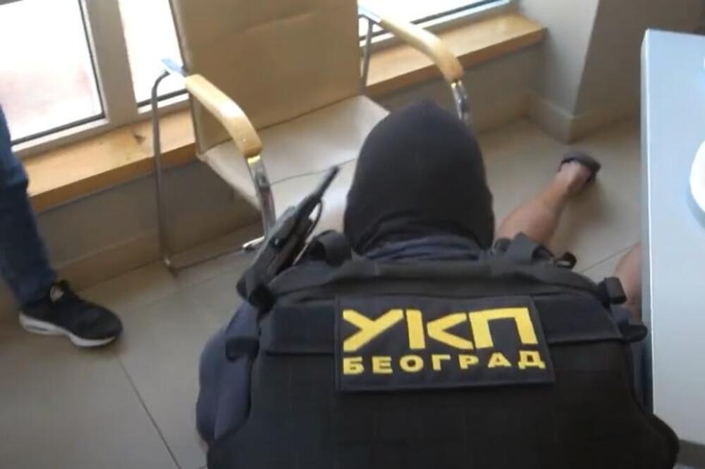 OTKRIVENA MREŽA ŠVERCA CIGARETA U BEOGRADU: U toku pretresi na više lokacija, uhapšeno DEVET OSOBA