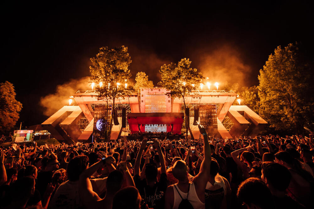 Danas počinje Tuborg Lovefest Fire bina spremna da ugosti svetske zvezde