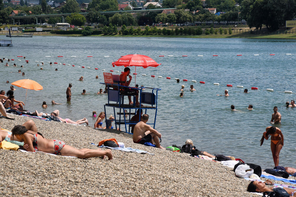 Maloletnik skočio na glavu u jezero, ali nije dobro ocenio dubinu? Hitno prevezen u Urgentni centar, drama na Adi
