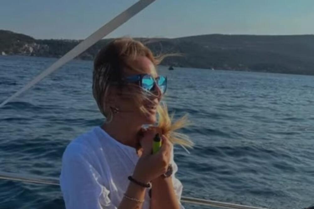 Da li je ona najzgodnija voditeljka? Ima 51 godinu i telo zategnuto kao struna, fotka u bikiniju pomutila um