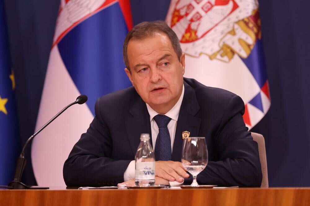 Oglasio se Dačić o neredima u Novom Sadu: "Ima mnogo povređenih građana, 6 povređenih policajaca"