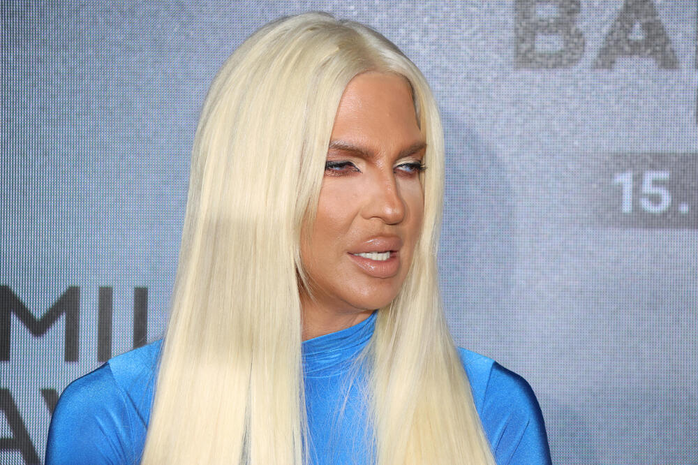 Traži hitnu ostavku predsednika! Jelena Karleuša se oglasila posle ubistva deteta u školi