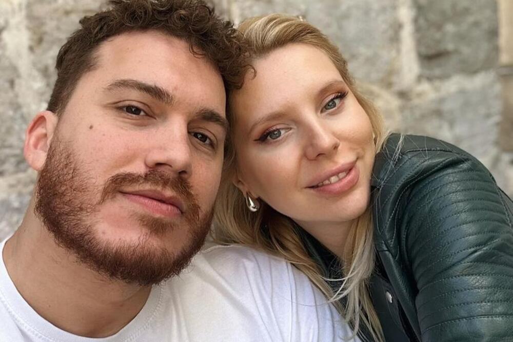 Porodila se Jelena Nikolić: Vaterpolista i influenserka za sina odabrali ime koje verovatno niko u Srbiji nema