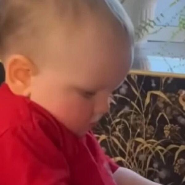 Ova beba još nije skinula pelene, a vec svira kao Mocart! Urnebesni snimak koji je zadivio sve - talenat koji pršti