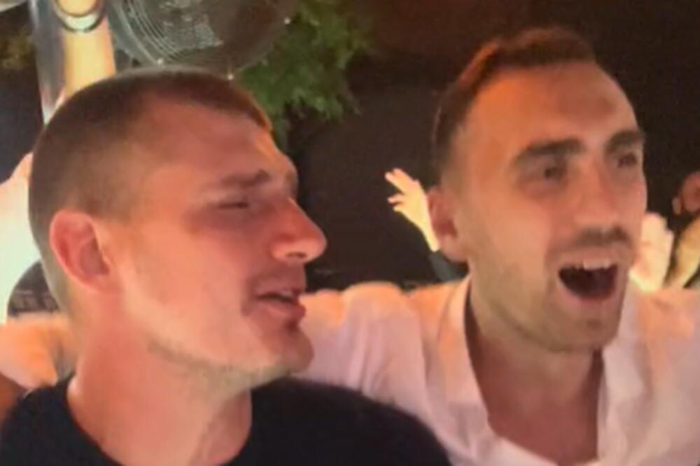 Ova pesma Jokića je bacila u trans: Nikola pao u potpuni sevdah, ne pamtimo ga ovakvog! (VIDEO)