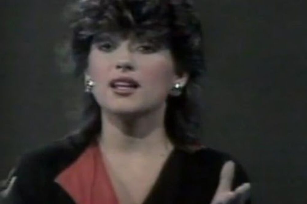 Fotografije i snimci pevačica sa početka karijere izazivaju veliku pažnju